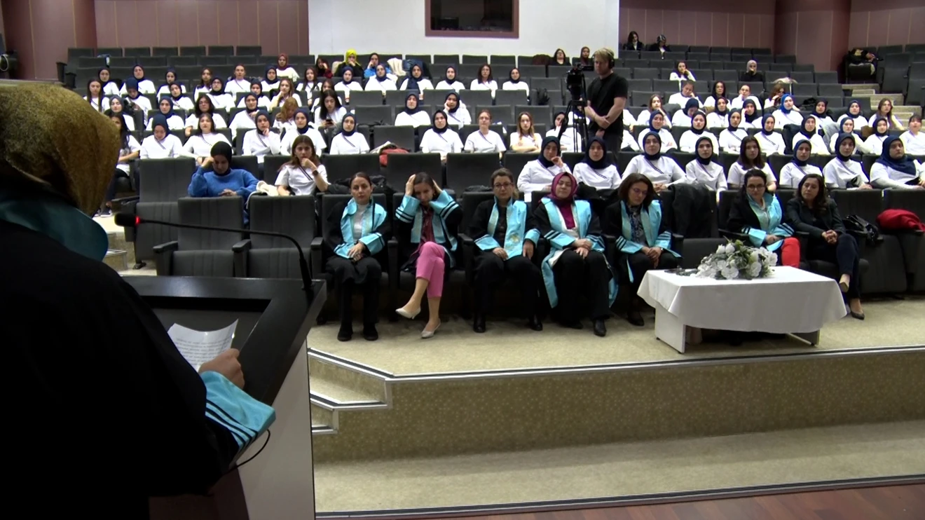 Ebelik Bölümünde Forma Giyme Töreni Düzenlendi